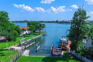 396 Bayshore Dr, Venice, FL 34285 - Photo 25