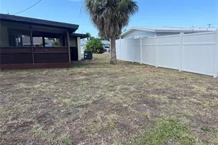 321 Alba St E, Venice, FL 34285 - Photo 35