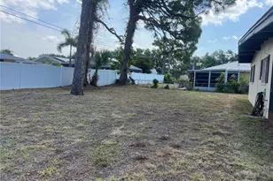 321 Alba St E, Venice, FL 34285 - Photo 29