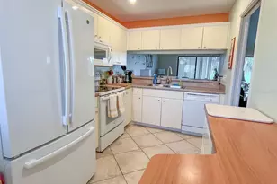 690 Bird Bay Cir, Venice, FL 34285 - Photo 7