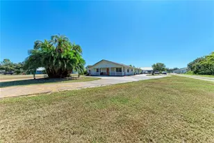 1499 17th St W, Palmetto, FL 34221 - Photo 5