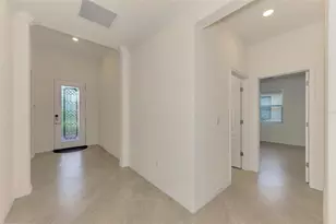 9824 Hilltop Dr, Venice, FL 34292 - Photo 11