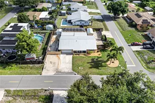 895 E Baffin Dr, Venice, FL 34293 - Photo 7