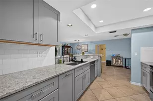 895 E Baffin Dr, Venice, FL 34293 - Photo 31