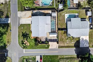 895 E Baffin Dr, Venice, FL 34293 - Photo 5