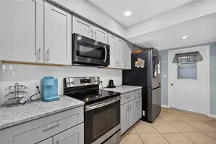 895 E Baffin Dr, Venice, FL 34293 - Photo 27