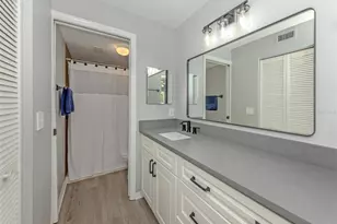 210 Silver Lake Dr, Venice, FL 34292 - Photo 21