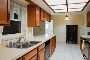 105 Woodingham Dr, Venice, FL 34292 - Photo 7