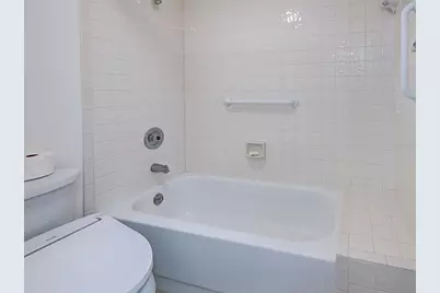 2004 Longpointe Circle #E2, Venice, FL 34293 - Photo 25