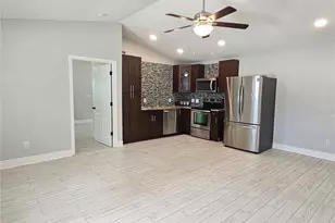 5042 Linda St, Venice, FL 34293 - Photo 3