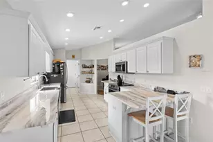6921 Shimmering Dr, Lakeland, FL 33813 - Photo 9