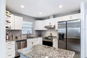 1716 Lakeside Dr, Venice, FL 34293 - Photo 9