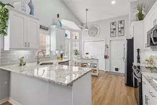 9330 New Orleans Dr, Weeki Wachee, FL 34613 - Photo 11