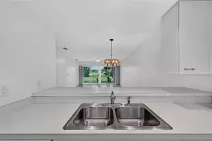 840 Bird Bay Dr W, Venice, FL 34285 - Photo 9