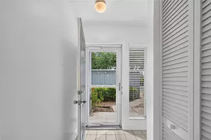 840 Bird Bay Dr W, Venice, FL 34285 - Photo 3