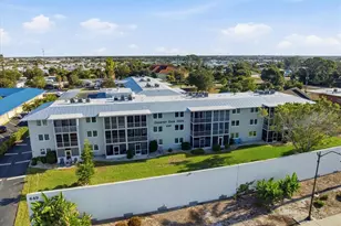 649 Tamiami Trail S, Venice, FL 34285 - Photo 1