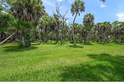 1210 Twin Lakes Avenue, Nokomis, FL 34275 - Photo 9