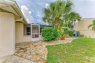 523 Casas Bonitas Dr, Nokomis, FL 34275 - Photo 3