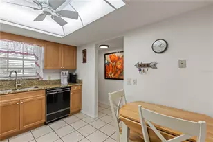 942 Capri Isles Blvd, Venice, FL 34292 - Photo 7