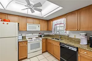 942 Capri Isles Blvd, Venice, FL 34292 - Photo 3