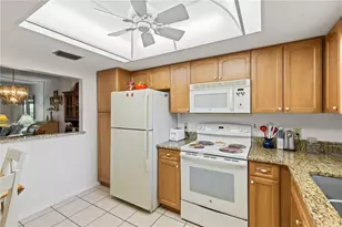 942 Capri Isles Blvd, Venice, FL 34292 - Photo 5
