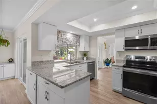 6640 Waterford Ln, Sarasota, FL 34238 - Photo 7