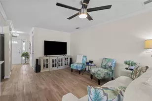 6640 Waterford Ln, Sarasota, FL 34238 - Photo 9