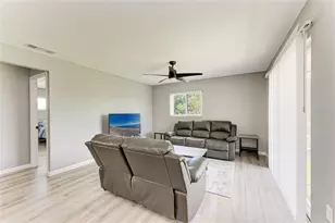 460 E Base Ave, Venice, FL 34285 - Photo 15