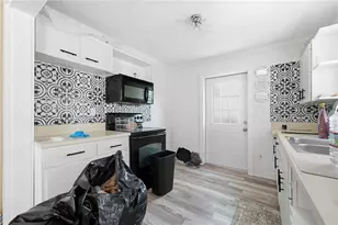 1553 29th St, Sarasota, FL 34234 - Photo 9