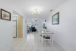 1027 Beach Manor Cir, Venice, FL 34285 - Photo 11