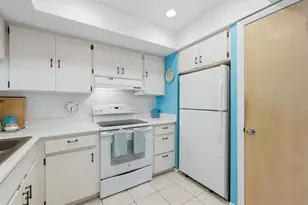 1027 Beach Manor Cir, Venice, FL 34285 - Photo 15