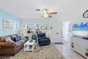 1027 Beach Manor Cir, Venice, FL 34285 - Photo 5