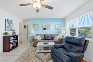 1027 Beach Manor Cir, Venice, FL 34285 - Photo 7