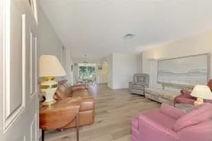 393 Circlewood Dr, Venice, FL 34293 - Photo 5