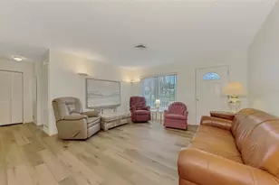 393 Circlewood Dr, Venice, FL 34293 - Photo 7