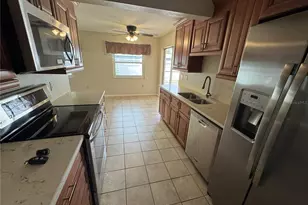517 Mt Vernon Dr, Venice, FL 34293 - Photo 3