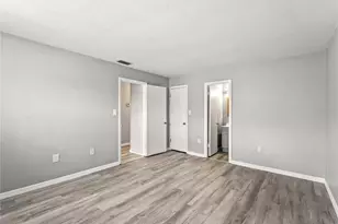 460 Base Ave E, Venice, FL 34285 - Photo 9