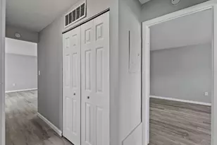 460 Base Ave E, Venice, FL 34285 - Photo 25