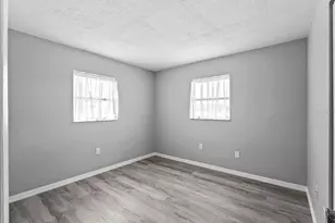 460 Base Ave E, Venice, FL 34285 - Photo 15