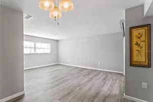 460 Base Ave E, Venice, FL 34285 - Photo 5