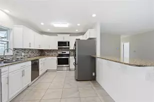 1015 Fundy Rd, Venice, FL 34293 - Photo 9