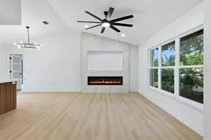 6909 9th Ct E, Sarasota, FL 34243 - Photo 5