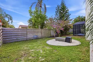 6909 9th Ct E, Sarasota, FL 34243 - Photo 3