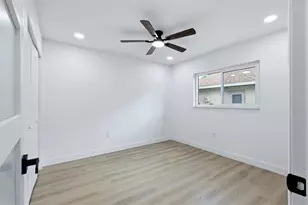 6909 9th Ct E, Sarasota, FL 34243 - Photo 17