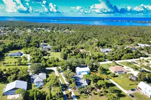 916 Bayshore Dr, Englewood, FL 34223 - Photo 95