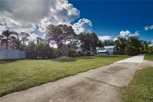 916 Bayshore Dr, Englewood, FL 34223 - Photo 91