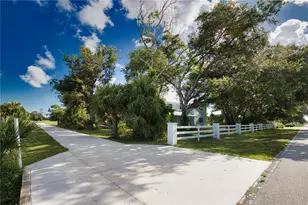 916 Bayshore Dr, Englewood, FL 34223 - Photo 5