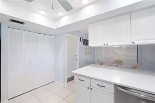 883 Shamrock Blvd, Venice, FL 34293 - Photo 5