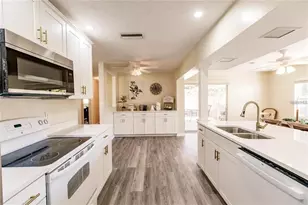 3716 Mundy Ridge Dr, Sarasota, FL 34233 - Photo 3