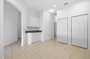 703 Triano Cir, Venice, FL 34292 - Photo 5